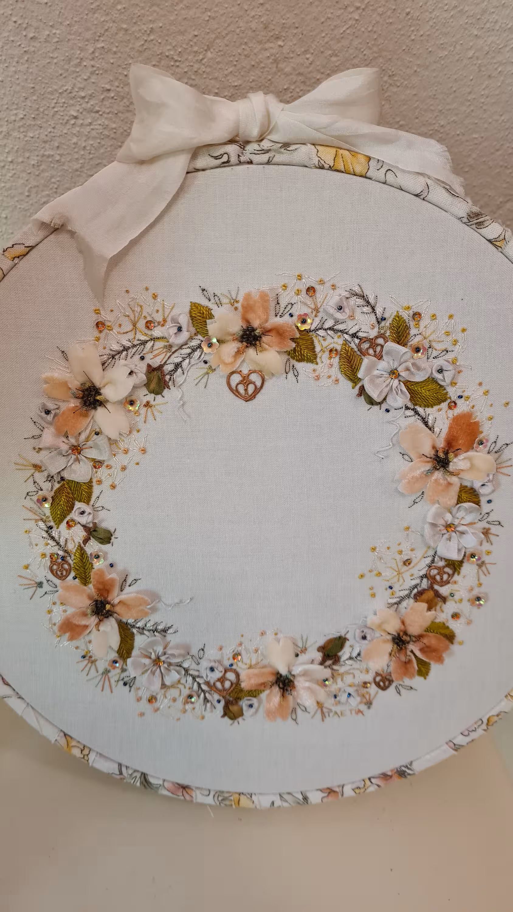 Angel's Breath Lampshade and Wreath - view 7