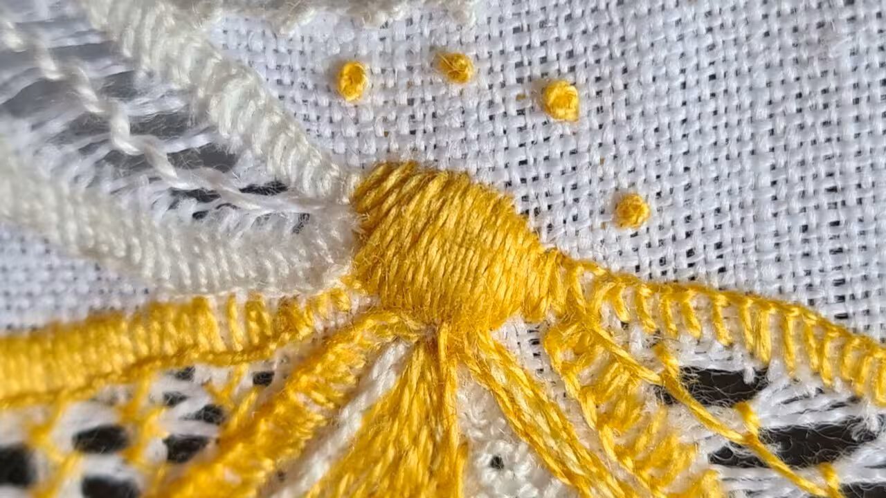 Daisy Delight Tea Light - view 4